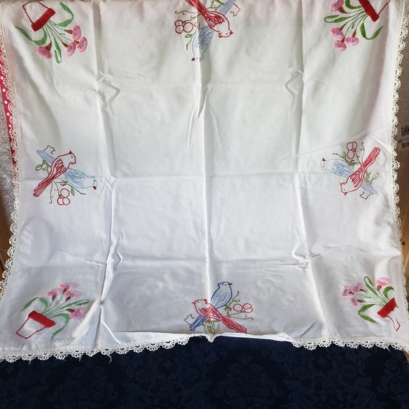 Vtg Hand Embroidery Table Topper Tablecloth Floral Birds Delicate Lace trim 30" - Picture 1 of 12